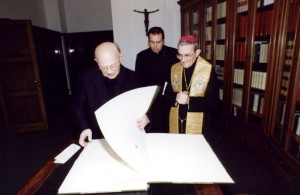 25 novembre 1995. Inaugurazione della sede della Fondazione: il vescovo di Bergamo mons. Amadei, mons. Loris Capovilla, segretario di papa Giovanni XXIII, e il rettore del Seminario, mons. Gianni Carzaniga